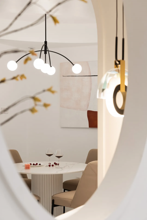 120㎡三居室，圓形孔洞、拱門造型、無主燈，這個家處處是亮點