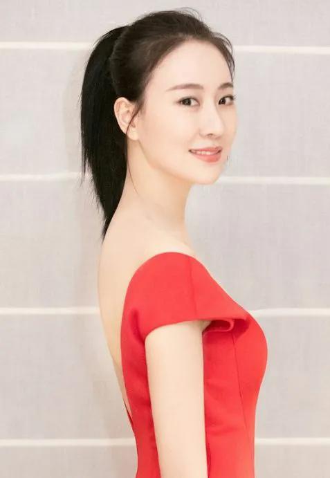 王樂君，著名演員，文靜淑女形象