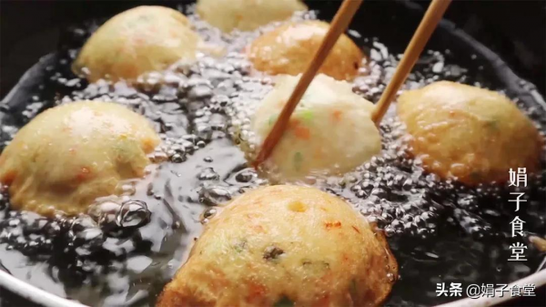 簡單好吃的早餐做法，不揉麵不擀麵，蓬鬆暄軟，比包子油條香