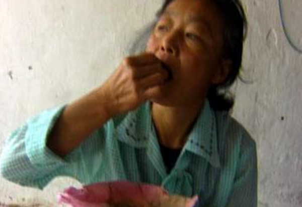 1990年,東北40歲婦女喝汽油喝農藥成癮,持續了10年,身體情況如何?