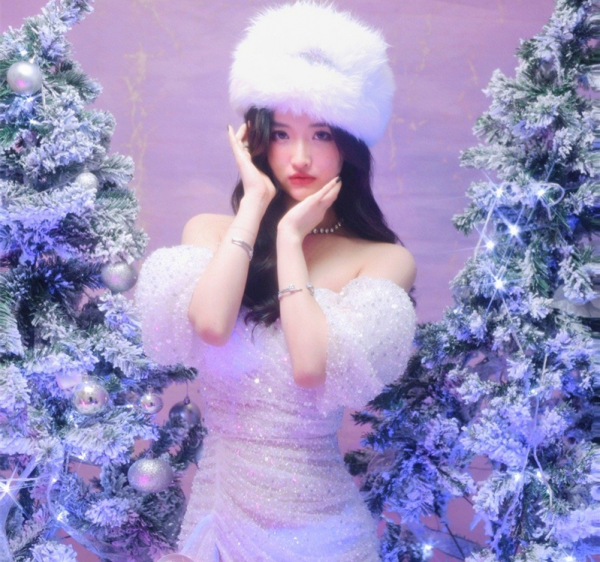 PUBG在逃公主，主持人阿穎限定聖誕裝扮，足以成為宅宅的接班人