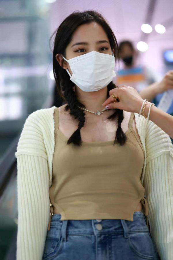 機場抓拍娛樂圈的小花私服，你更喜歡誰