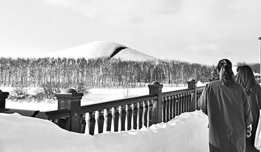 日本又現怪事！北海道知名雪山突然“裂了”，官方第一時間封山