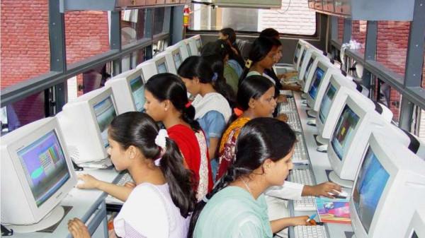 老鐵，你還記得第一次玩熱血傳奇時的場景嗎？