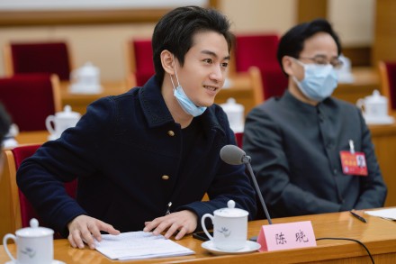 文代會圓滿閉幕，王凱瀟灑似檢察官，沈騰小動作不斷惹人發笑