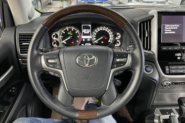 兩萬公里的酷路澤全車原版你信嗎？車商：隨便看，有補漆車送給你