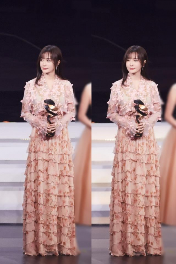 輕則受凍、重則進醫院，為了走紅毯，明星們都“卷”成啥樣了？