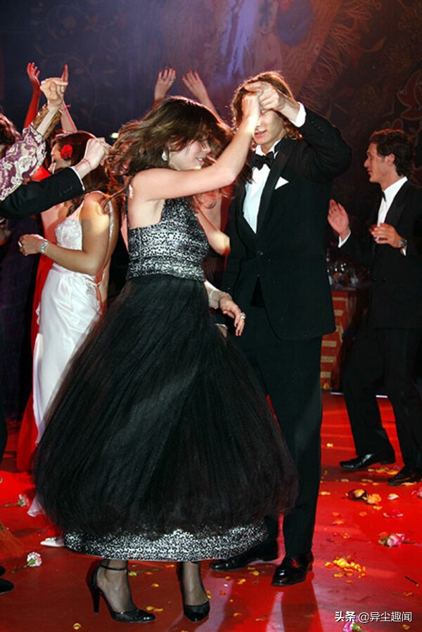 24張歐洲王室成員翩翩起舞的照片