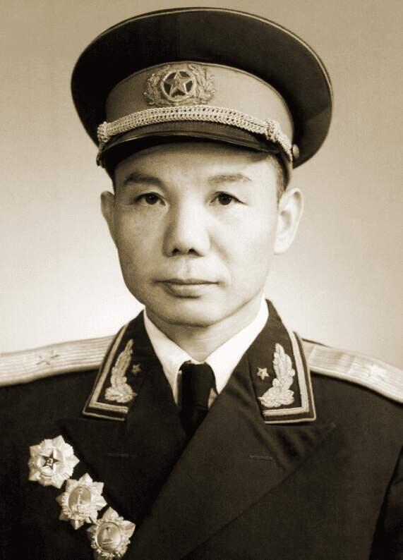 團長要與敵人同歸於盡，17歲號兵高喊：讓我指揮！後成開國少將