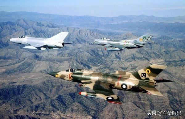 空軍最後的一代機,60年前誕生的強-5,為何在殲20量產後才退役? 空軍最後的一代機,60年前誕生的強-5,為何在殲20量產後才退役?