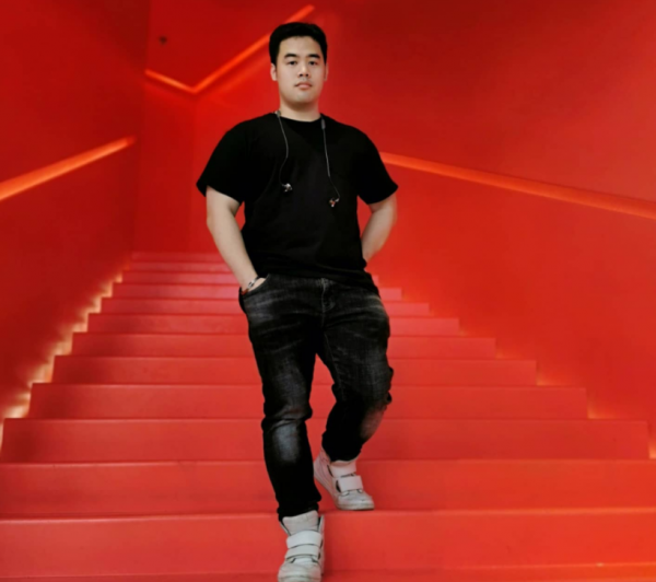 鍾鎮濤32歲兒子減肥成功，顏值提升像極了章小蕙，還迎來了愛情