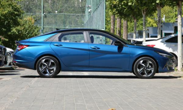 比朗逸軸距還多32mm,來看第七代伊蘭特解析,哪一款價效比更高? 比朗逸軸距還多32mm,來看第七代伊蘭特解析,哪一款價效比更高?