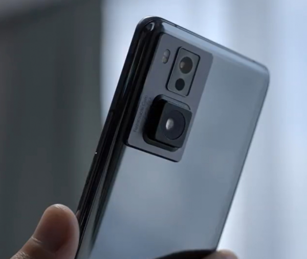 OPPO曬出彈出式伸縮鏡頭 未來手機影像新趨勢