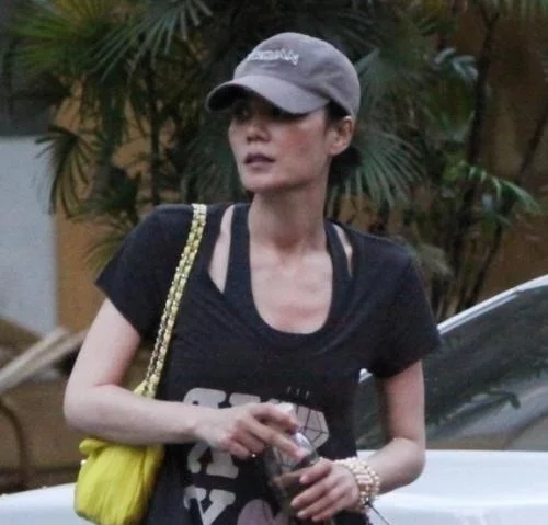 王菲氣質高就不會老一看就是50多歲的老阿姨了,臉垮的很厲害 王菲氣質高就不會老一看就是50多歲的老阿姨了,臉垮的很厲害