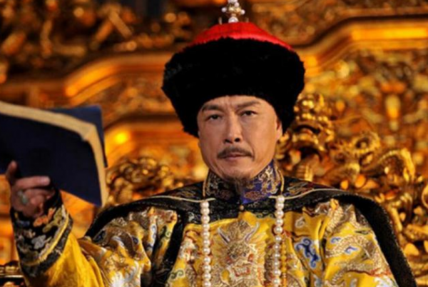 乾隆問功臣要何賞賜？一個要美人，一個要官，兩人的結局天壤之別