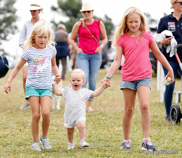 回顧皇室寶寶剛學會走路的萌萌瞬間,喬治王子邁開小短腿 回顧皇室寶寶剛學會走路的萌萌瞬間,喬治王子邁開小短腿