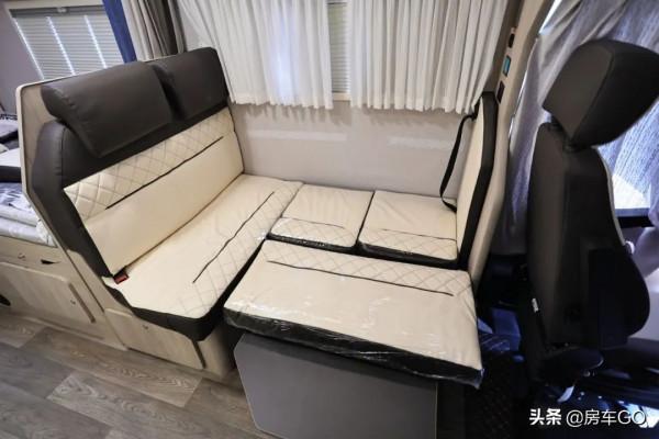 適合4-6人旅行的高配房車,標配820Ah電池+柴暖,可以四季出行 適合4-6人旅行的高配房車,標配820Ah電池+柴暖,可以四季出行