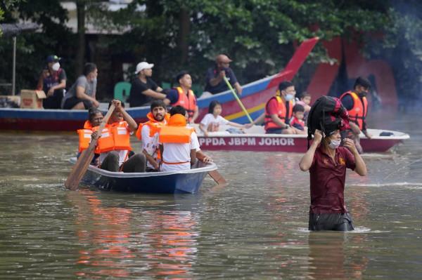 馬來西亞遭遇嚴重洪災 超2.2萬人被疏散