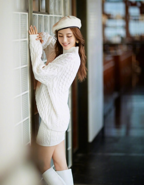 吳千語慶祝加盟新公司，男友施伯雄諧音梗秀恩愛：語你伯頭到老