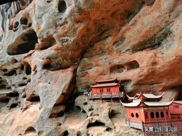 福建有座&OpenCurlyDoubleQuote;懸空&rdquo;寺廟，隱藏在天然洞穴內，距今已有850年曆史