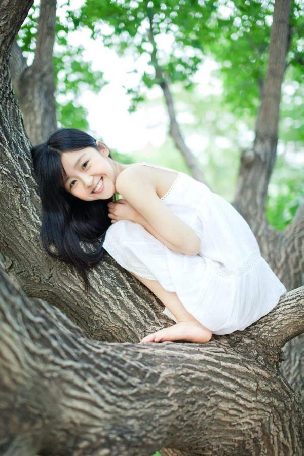 “清純校花”宋伊人：出道多年不溫不火，如今被傳背後有人撐腰