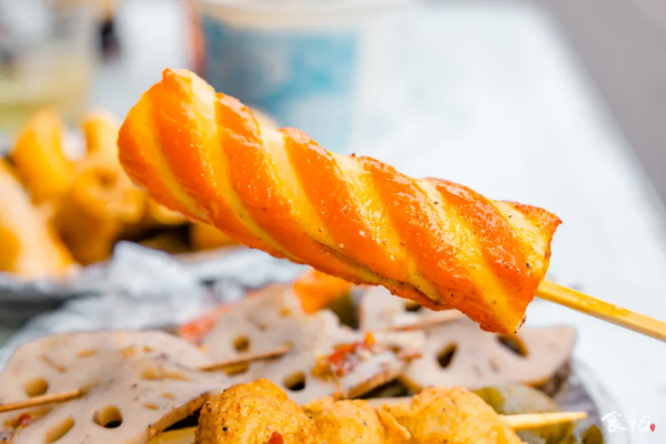 回憶殺！晨光小學對面不到10m²的麻辣燙，竟然開了24年