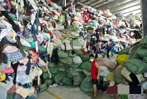 回收舊衣服賺錢的方式有哪些?目前回收多少錢一噸?這裡有答案 回收舊衣服賺錢的方式有哪些?目前回收多少錢一噸?這裡有答案