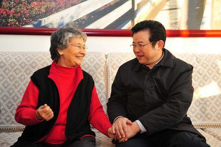 60年代的傳奇女人：從賣菜女工到副國級，跌落谷底後靠創業再翻身