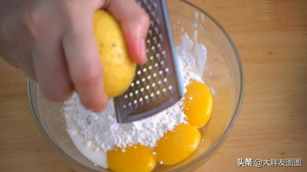 比豆腐還嫩！自制酸奶蛋糕，配方和秘訣都給你，外面買不到