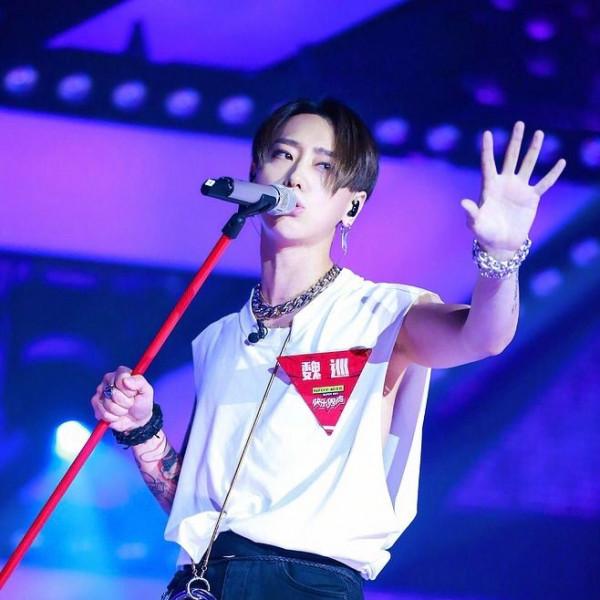 4年前的“快男冠軍”魏巡，曾被債主追到決賽，現在過得怎樣了？