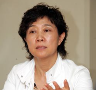 ABCD媽：哈佛畢業在家帶娃，丈夫出身財閥家庭，他們家到底多有錢