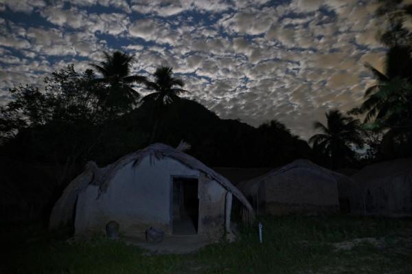 月光下的白查村