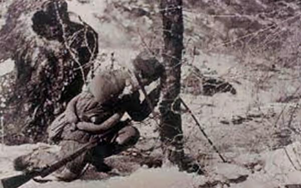 1958年，軍區首長視察遼寧，發現糧倉警衛竟是自己犧牲5年的戰友