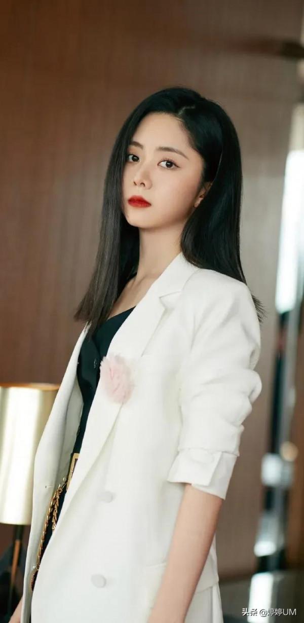 譚松韻，膚白貌美、可愛甜美、演技線上，好看的女孩子誰不愛呢