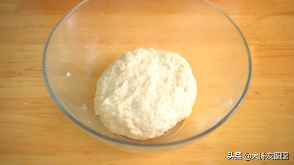 2斤無糖綠豆餅，一出爐就搶光了，皮薄餡大，沒有烤箱也能做