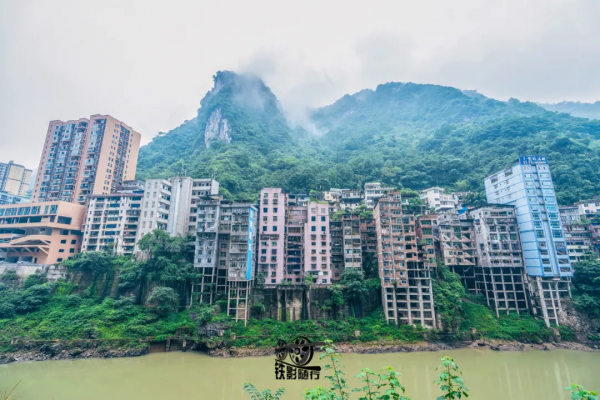 隨行 | 中國“最窄”的縣城——鹽津縣