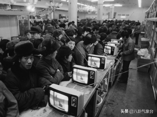 “草原仙子”娜仁花：14歲出道49歲拿影后，與名導結婚18年零緋聞