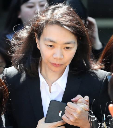 “惡魔千金”趙顯娥：虐待傭人、家暴丈夫，因一顆堅果逼停飛機