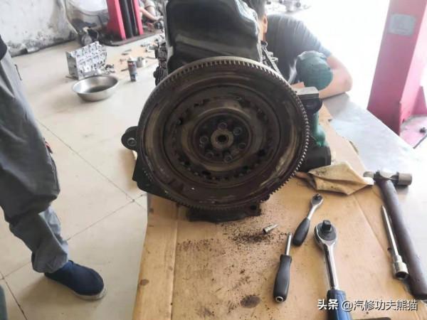 大眾高爾夫1.4T差點開報廢，燒機油、燒防凍液、缺缸大修一次解決