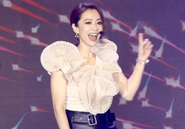 42歲女星聲援李靚蕾！兩人經歷太相似，曾被前夫背叛獨自撫養3娃