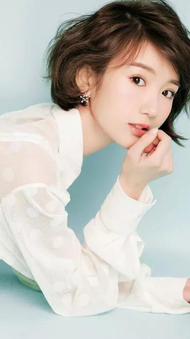 毛曉彤美照一冊，欣賞