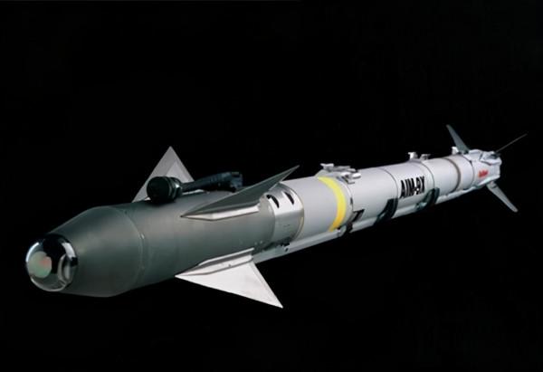 故事：3個蹩腳克格勃特工，戲劇般地偷取先進美式響尾蛇導彈