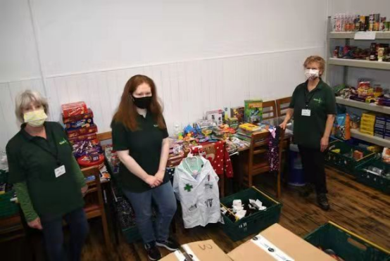 英國有城市的食品銀行陷入危機,一名婦女僅靠玉米片和水撐過一週 英國有城市的食品銀行陷入危機,一名婦女僅靠玉米片和水撐過一週