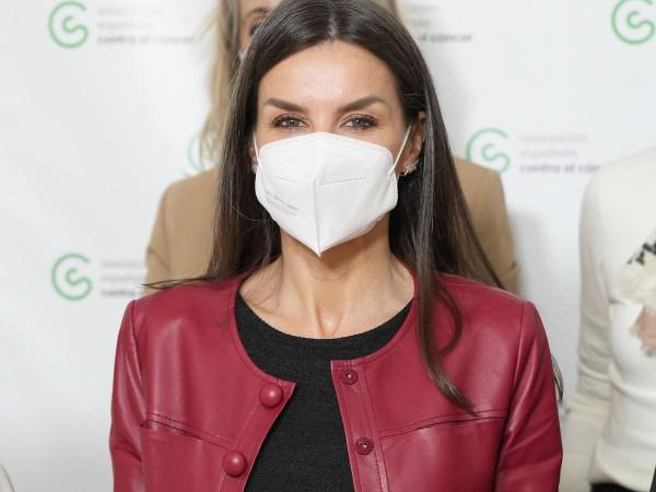 萊蒂齊亞王后又營業了，穿小黑裙踩恨天高，人那麼瘦氣場那麼強