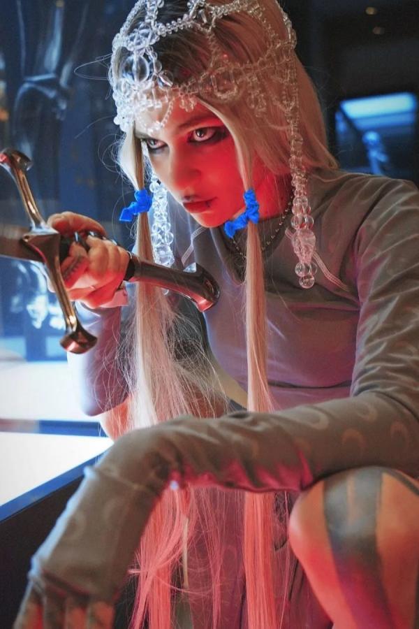 鞏俐第一次上《VOGUE》造型就翻車了？網友：我覺得很酷