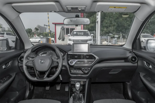 悅翔手動舒適型，售價5&period;19萬元，設計獨特，油耗僅5&period;4L