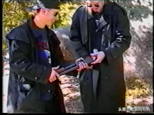 難以置信，美國女高中生殺了13名同學老師，竟成為青少年偶像？