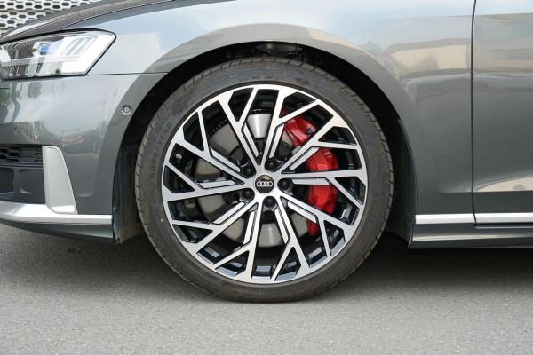 車長超5米3，配V8動力4秒破百，售價210&period;78萬，近距離體驗奧迪S8
