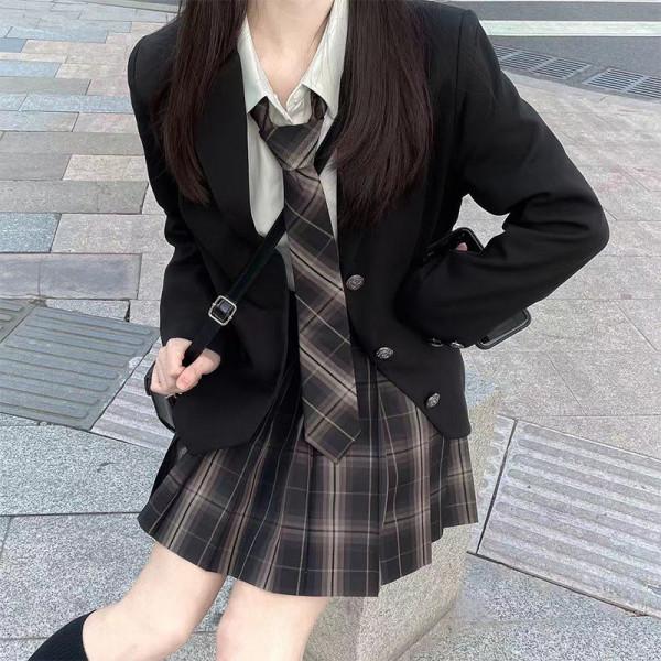 穿上秒變麻衣學姐？這些動漫人物的JK平替穿搭～快學