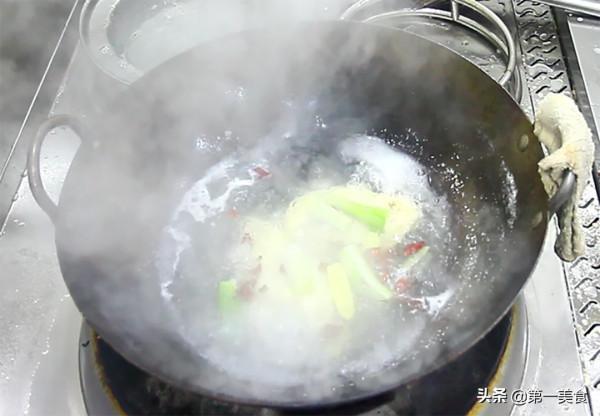 在家也能當大廚,手撕雞這樣做太好吃了,香辣過癮,雞肉酥香嫩滑 在家也能當大廚,手撕雞這樣做太好吃了,香辣過癮,雞肉酥香嫩滑